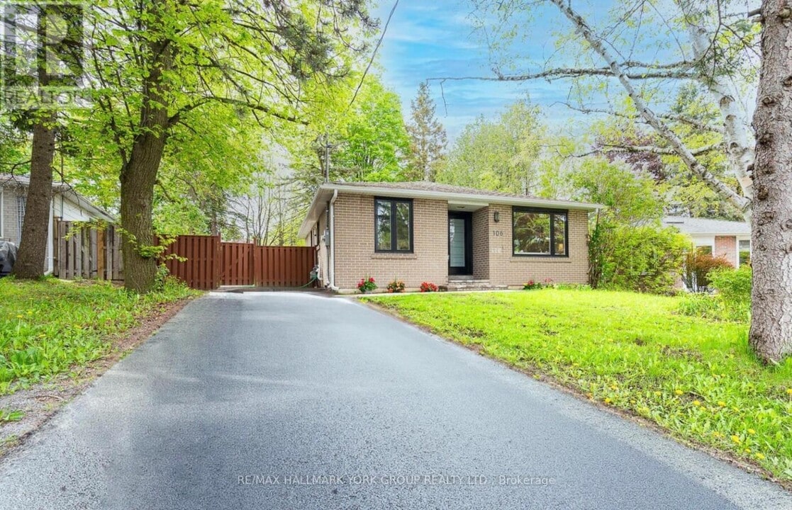 106 Woodpark Pl in Newmarket, ON - Building Photo