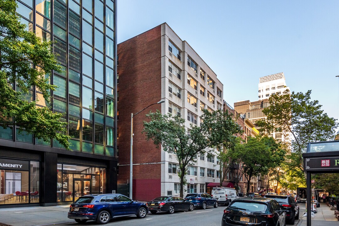 221 E 50th St in New York, NY - Foto de edificio