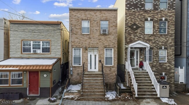 15 Wales Ave in Jersey City, NJ - Building Photo - Building Photo