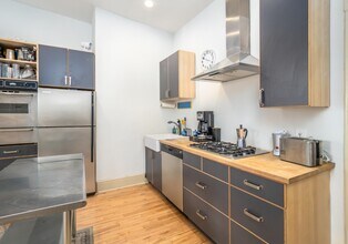 225 Pine St in Jersey City, NJ - Building Photo - Building Photo