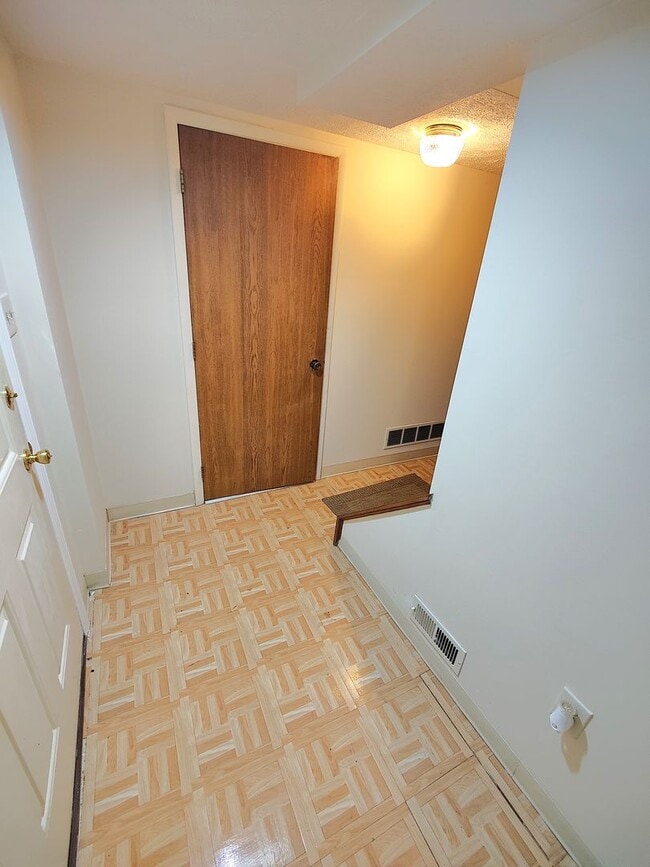 102 Sonnybrook Ct in Bethel Park, PA - Building Photo - Building Photo