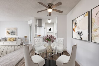 Creekside Village Apartments in Escondido, CA - Building Photo - Building Photo