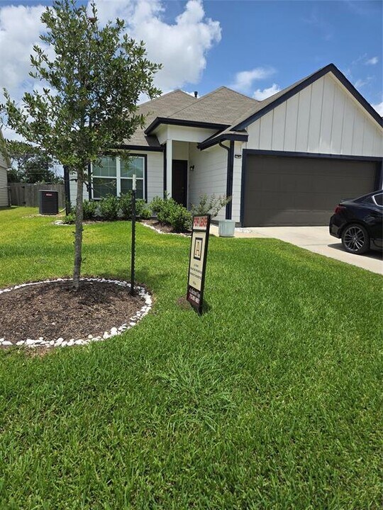 5626 Brooklyn Rose Dr in Arcola, TX - Building Photo