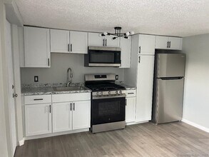 28 Spring St in Enfield, CT - Building Photo - Building Photo