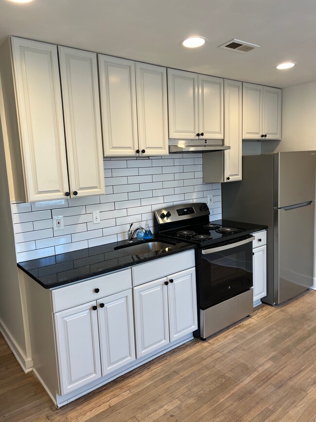 1322 T St SE, Unit #1 in Washington, DC - Foto de edificio - Building Photo