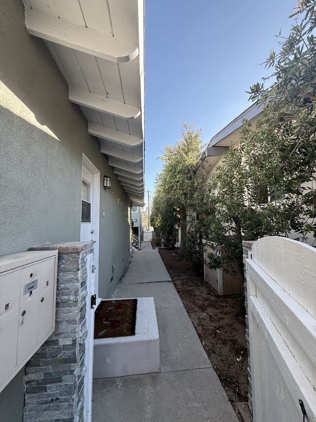 4104 Emerald St, Unit C in Torrance, CA - Building Photo - Building Photo