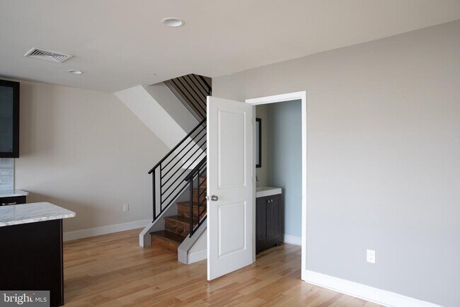 323 E Allen St in Philadelphia, PA - Building Photo - Building Photo