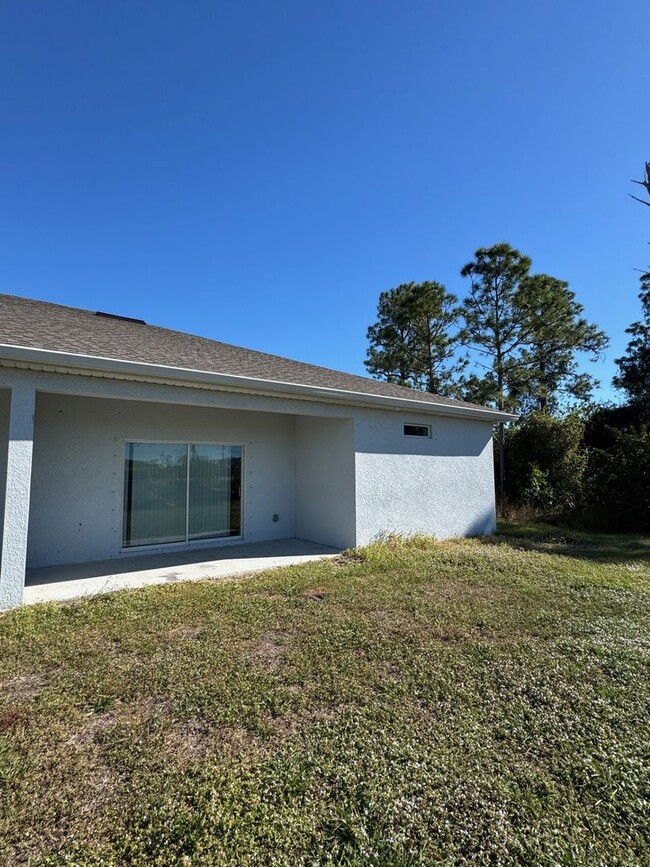 123 Pine Ln in Lehigh Acres, FL - Building Photo - Building Photo