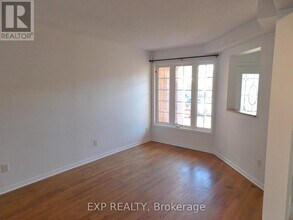 136 Inverkip Ave in Ottawa, ON - Building Photo - Building Photo