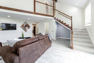 5126 Alvarado Dr in Houston, TX - Foto de edificio - Building Photo