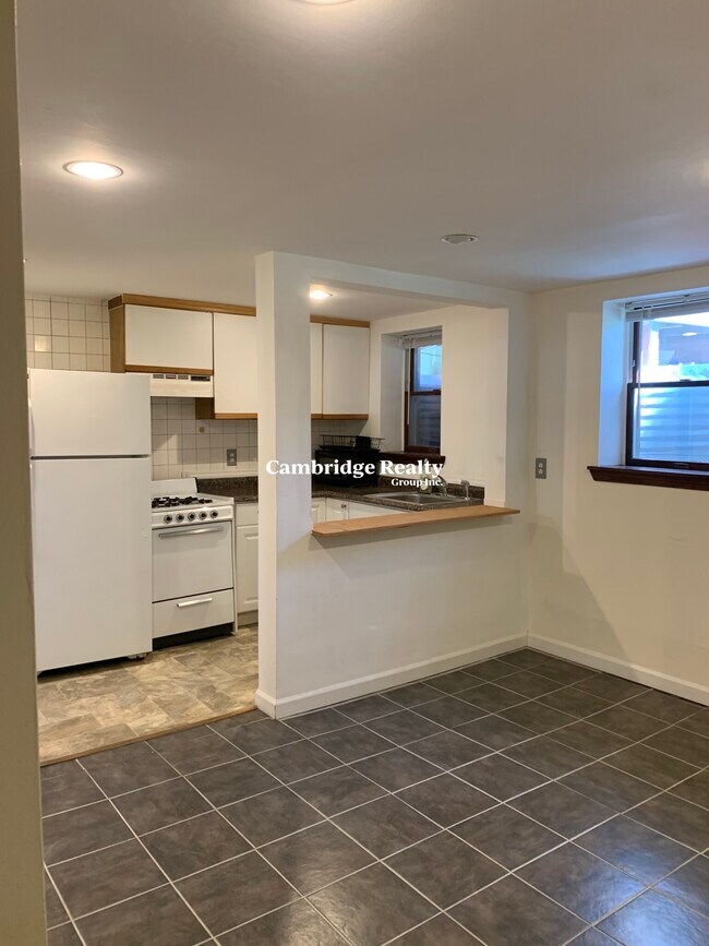 266 Columbia St, Unit B in Cambridge, MA - Building Photo - Building Photo