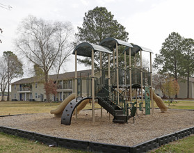 Katherine Square Apartments in Port Allen, LA - Building Photo - Building Photo