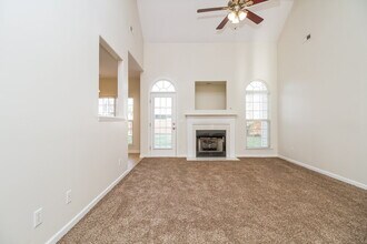 4029 Kristen St in Spring Hill, TN - Foto de edificio - Building Photo