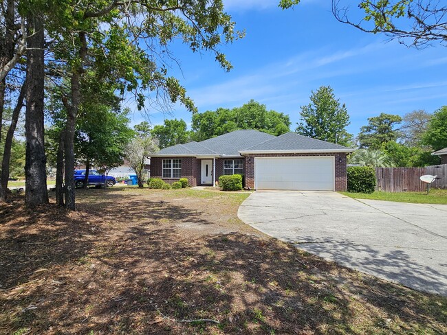 7318 E Bay Blvd in Navarre, FL - Building Photo - Building Photo