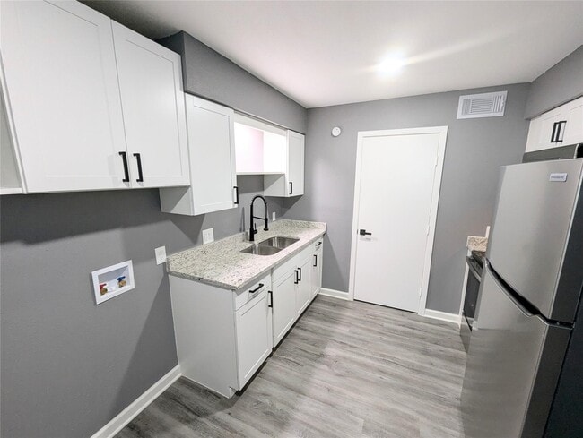 property at 2015 Rosalee St