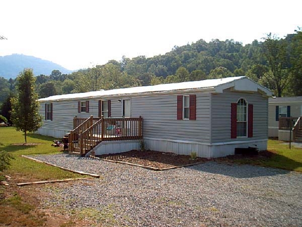 1.99 Acre Mobile Home Park in Canton, NC - Foto de edificio - Building Photo