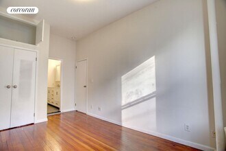 83 W Washington Pl in New York, NY - Building Photo - Building Photo