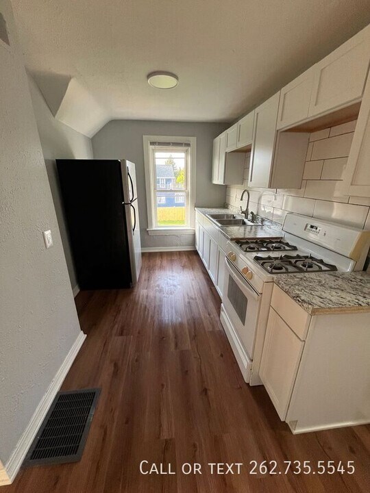 3533 Douglas Ave in Racine, WI - Building Photo