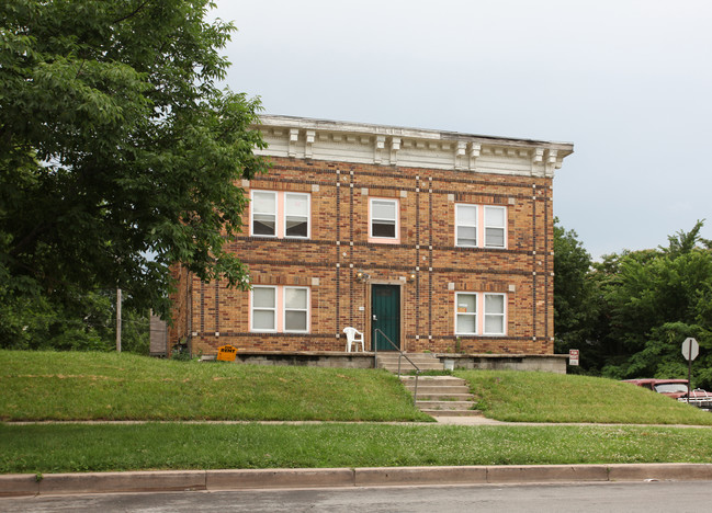 2400 Benton Blvd in Kansas City, MO - Building Photo - Building Photo