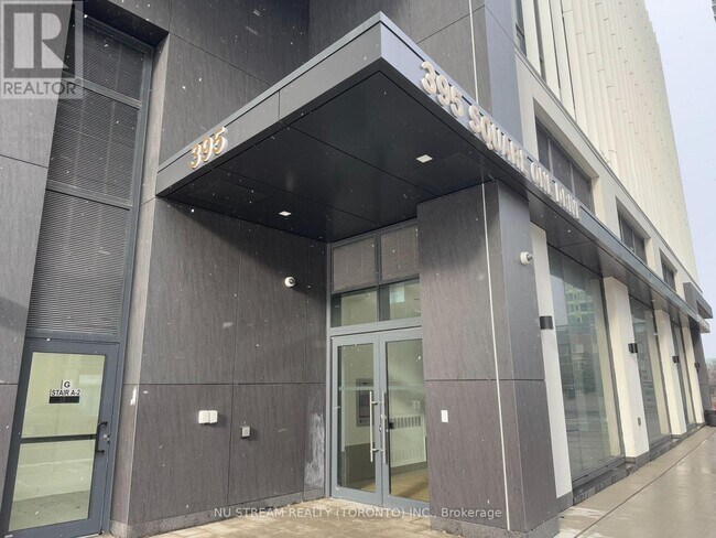 395 Square One Dr in Mississauga, ON - Building Photo - Building Photo