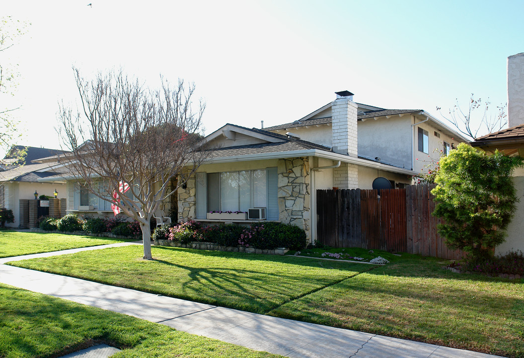 2720 W Juniper St in Santa Ana, CA - Building Photo