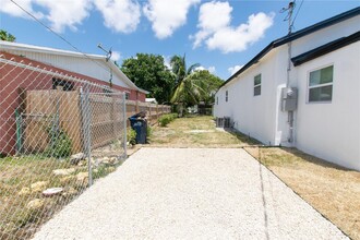 10265 SW 173rd Terrace in Miami, FL - Building Photo - Building Photo