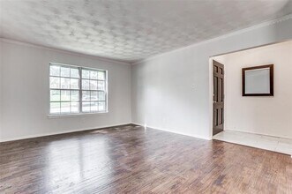 2314 Springhill Dr in Dallas, TX - Building Photo - Building Photo