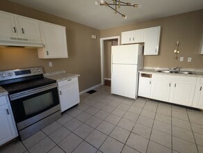 549 S Ashburton Rd in Columbus, OH - Building Photo - Building Photo