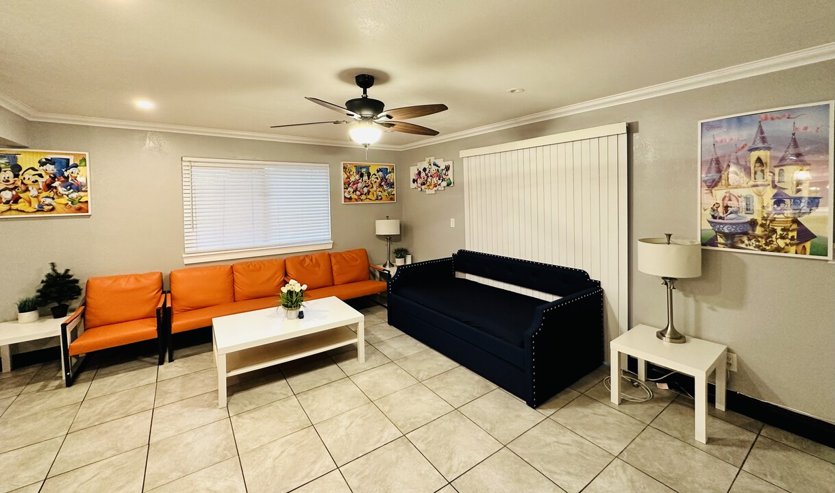 2620 England St, Unit 3 in Huntington Beach, CA - Building Photo