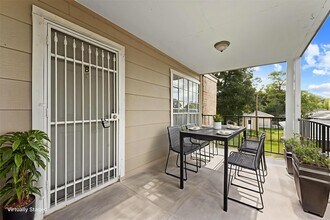 8342 Baker Dr in Houston, TX - Foto de edificio - Building Photo