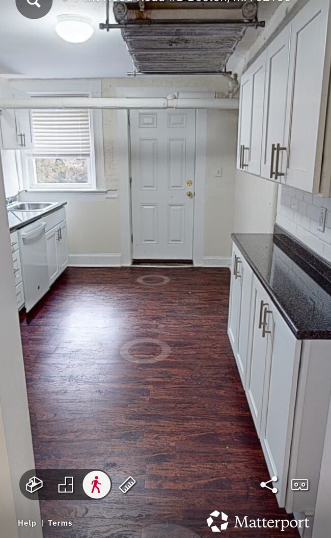 14 Mount Hood Rd, Unit b in Boston, MA - Building Photo - Building Photo