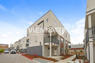 8008 Quiet Knolls Dr in Antelope, CA - Building Photo