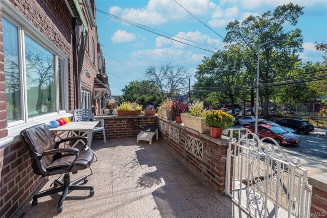 65-25 Alderton St in Queens, NY - Building Photo - Building Photo