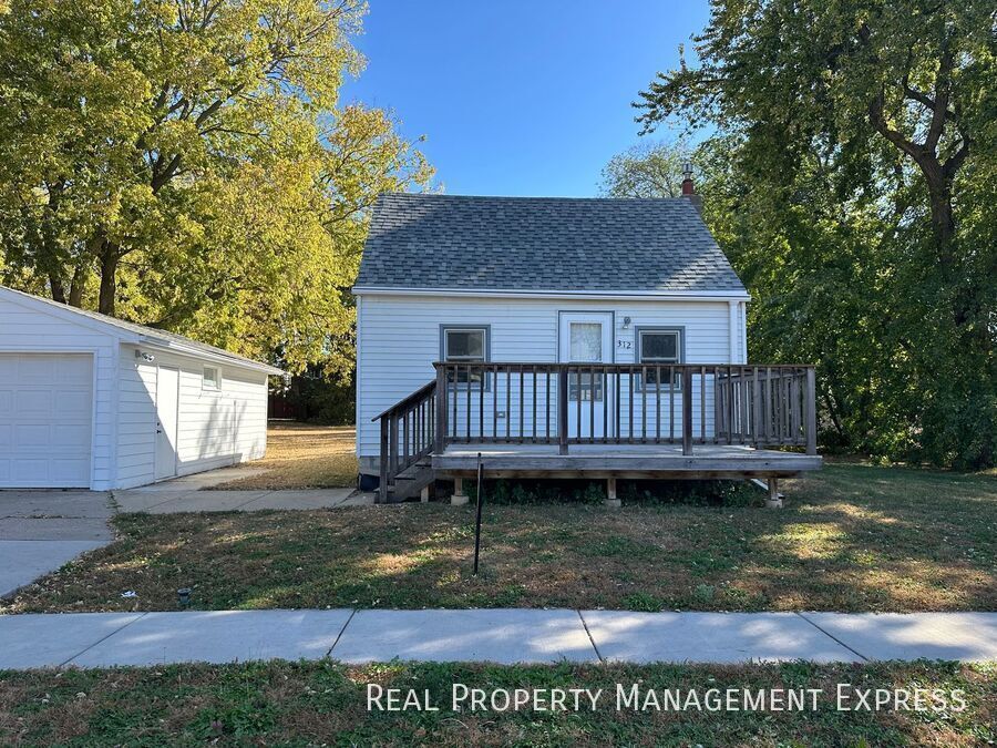 Move In NOW & Get One Month FREE in Brandon, SD - Foto de edificio