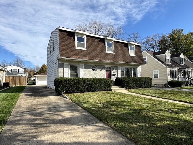 991 Spring Rd in Elmhurst, IL - Foto de edificio - Building Photo