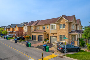 16 Masseyfield St in Brampton, ON - Building Photo