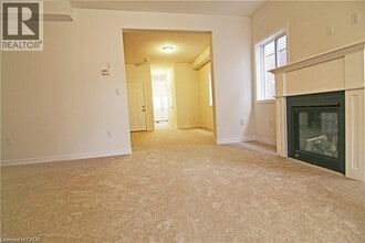 204 Lormont Blvd in Stoney Creek, ON - Building Photo - Building Photo