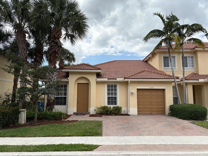 3245 NW 31st Terrace in Oakland Park, FL - Building Photo