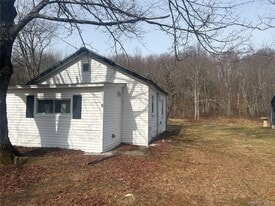 1 Royal Acres Dr in Middletown, NY - Building Photo