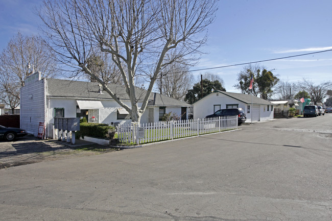 Sacramento Mobile Home & RV Park in Sacramento, CA - Building Photo - Building Photo