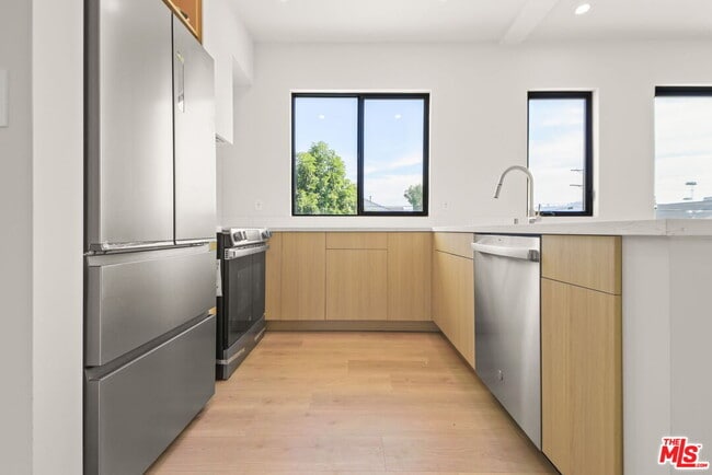 2671 Benedict St in Los Angeles, CA - Foto de edificio - Building Photo