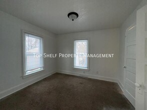 1404 Clark St in Des Moines, IA - Building Photo - Building Photo