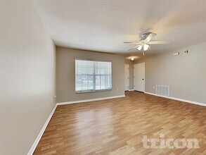 10211 Summerview Cir in Riverview, FL - Foto de edificio - Building Photo