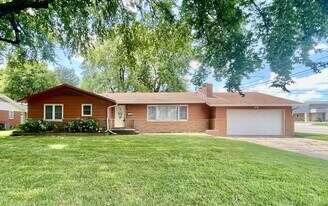 1805 S Valley Rd Ave in Springfield, MO - Building Photo