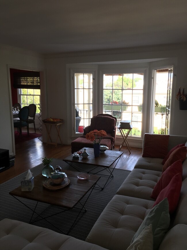 605 Midvale Ave, Unit 611 in Los Angeles, CA - Building Photo - Building Photo