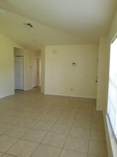 4616-4618 24th St SW, Unit 4618 24th St SW in Lehigh Acres, FL - Foto de edificio - Building Photo
