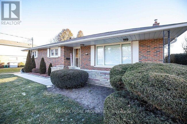 97 Elizabeth Cres S