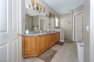 4248 Kensington High St in Naples, FL - Foto de edificio - Building Photo