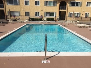 Casa De Windsor - North Clairemont in San Diego, CA - Foto de edificio - Building Photo