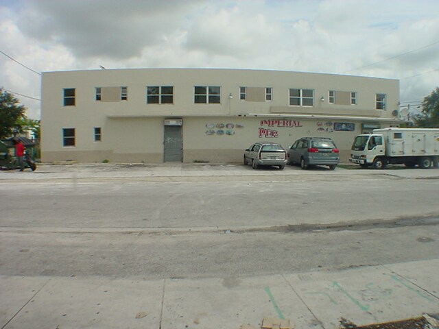 2145 Lincoln Ave in Opa Locka, FL - Foto de edificio